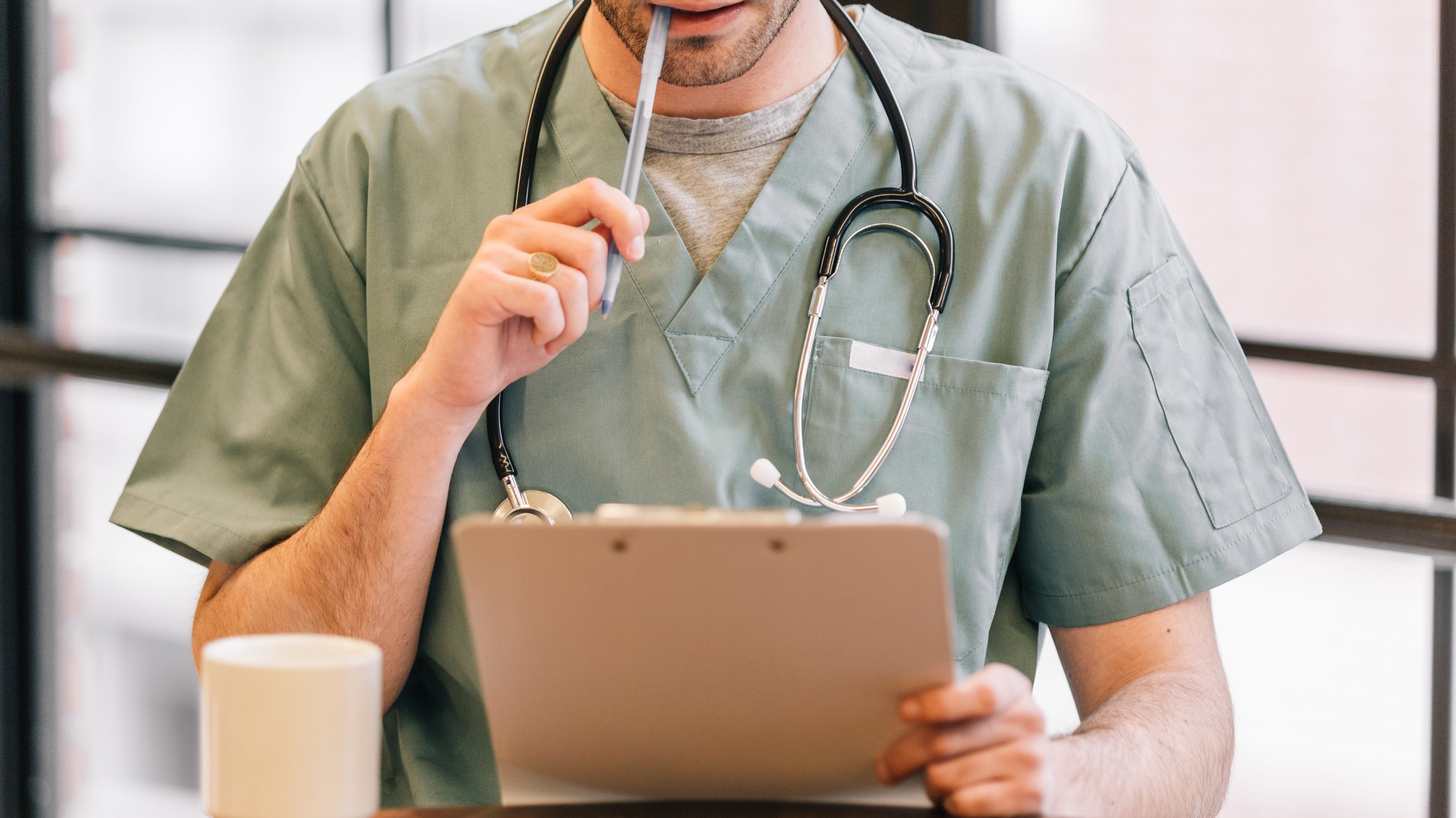 Como analisar uma conta médica antes de pagar